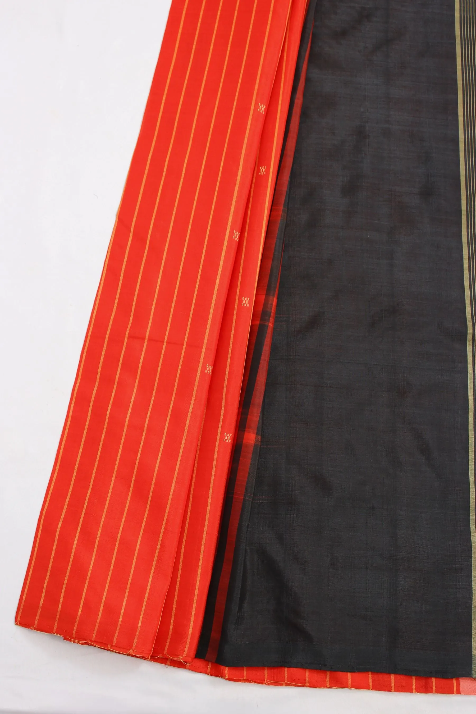 Hand-Woven Banana Pith Saree: Fusion of Sustainability & Elegance